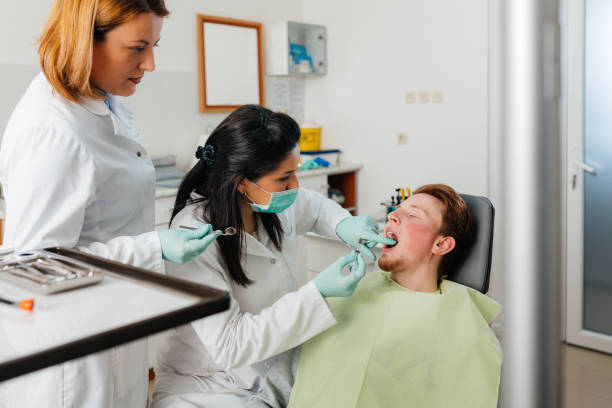 Best Emergency Tooth Extraction  in Fort Dick, CA